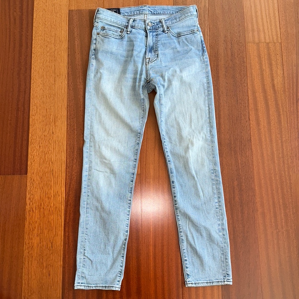 Abercrombie & Fitch Rustin Athletic Slim Light Wash Jeans